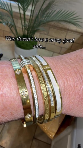 The perfect stackable bracelet set! Crafted from stainless steel…the perfect jewelry set for any outfit. Wear 1,2,3,4 or all 5 bracelets. #banglebracelets #stainlesssteeljewelry #bracelet