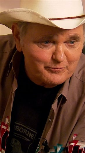 Jerry Reed tells us what it was really like to work on Smokey and the Bandit with Burt Reynolds and Jackie Gleason - and how rough they were on the Pontiac Trans Am! #gearznation #staceydavid #gearz #smokeyandbandit #jerryreed #burtreynolds #jackiegleason #transam | Stacey David