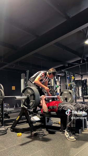 Bench Press Tips: Improve Form and Strength