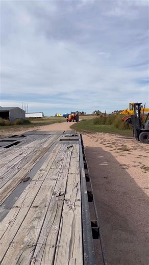 In today’s episode of “Farm Race” Case 940 loses by a whisker to the forklift. | Gil Perry