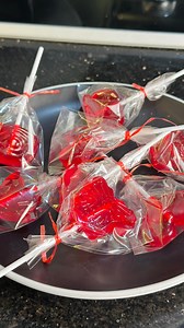 Surprise your loved ones with these easy homemade lollipops made with just a few ingredients🥰🥰 Perfect for your kids, your partner, or even as a fun treat for yourself. Tag someone who needs to try this! #riazkitchen #explore #reels #ValentineTreats #HomemadeLollipops #SweetSurprise #DIYCandy #ValentineGiftIdeas | Riaz Kitchen