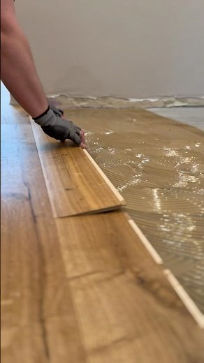 Parkett verlegen 👏🏻🤤 #derparkettleger #parkettboden #parkett #renovieren #diy