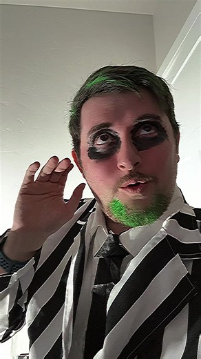 If you still haven’t watched or listen to Beetlejuice the musical what are you doing? Please get on that. #beetlejuice #musical #halloween #sophiaannecaruso #alexbrightman