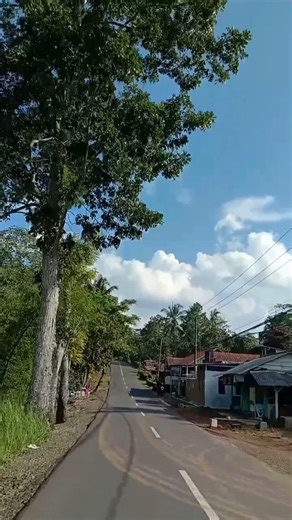 Asyiknya menikmati suasana di jalanan #explore #traveling #noyvlog #shortvideo