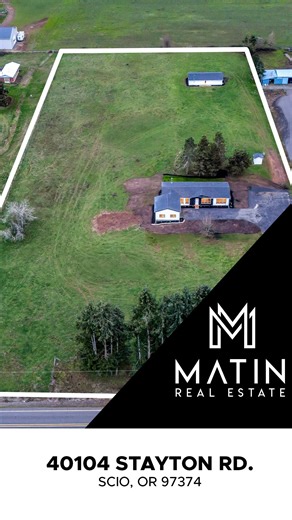 ⭐NEW LISTING IN SCIO OREGON⭐ Flat 5-acre dream property 🌿 featuring a brand-new 2025 Golden West manufactured home 🏡, pit set on a concrete slab with a 24x24 garage. Open-concept living with oversized windows ☀️, spacious kitchen, wood-burning fireplace 🔥, and a primary suite with double sinks 🛁. Sliding doors lead to a back deck for easy indoor-outdoor living. Fully fenced, all new gravel driveway gate, fresh landscaping 🌱, large outbuilding with new roof & electrical, serviced well house,