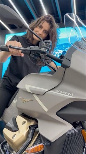This bike has DRS Active Aero?! Moto Guzzi V100 Marina #motovlog #motoguzzi #motogirl
