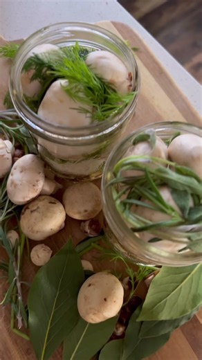 Let’s make pickled mushrooms! 🍄 Pickles mushrooms are such a fun addition to so many dishes- but my favorite? Pop them on a charcuterie board! I’m using white button mushrooms, but many different types of mushrooms work well! 🫙 The brine: 2 Cups Water 1 Cup Vinegar 1 Tbs Salt 1 Tbs Sugar Combine well, bring to a boil! 🍄 Dill Pickled Mushrooms 3-4 Sprigs Fresh Dill 4 Cloves Garlic 1 Tsp Dill Seed 1 Tsp Mustard Seed 🍄 Herbed Pickled Mushrooms 2 Sprigs Rosemary 2 Sprigs Thyme 1 Bay Leaf 4 Clove