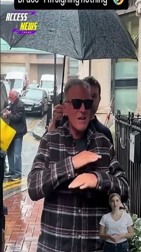 Bruce Springsteen Shocks Fans in the Rain! 🌧️😮🖊️🚫