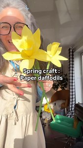 Ready for some spring crafting? These cheerful crepe paper daffodils really did brighten up the day. I’m flat out at work atm and fully needed this one, daffs are good for the soul! So easy to make, but I do think the bigger the easier for this one. In fact I’m very tempted to make an ENORMOUS one 😜I pinned a ‘how to’ in the comments & I know I said I could send the measurements but instead I’ve put it on my stories & made a highlight for you, screenshot & use as a guide (I ran out of time to b