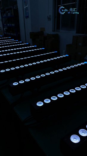 18×10W LED Wall Washer with Pixel Control ✨ Full-length wash bar with 18×10W RGBW LEDs and individual pixel control, ideal for stages, clubs, architectural lighting, and immersive visual builds. Smooth RGBW color mixing, flicker-free dimming, multiple channel modes including 4/6/9/72/74CH, supports DMX/Sound/Auto/M-S — powerful control for dynamic scenes. 200W power draw, intelligent design, clean beam coverage with vivid output. 📧 info@gk-lighting.com 📞 WhatsApp: 86 181 0276 5685 🌐 www.gk-li