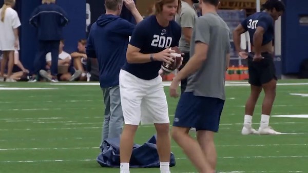 Eli Manning goes undercover at Penn State football tryouts as walk-on 'Chad Powers'.mp4