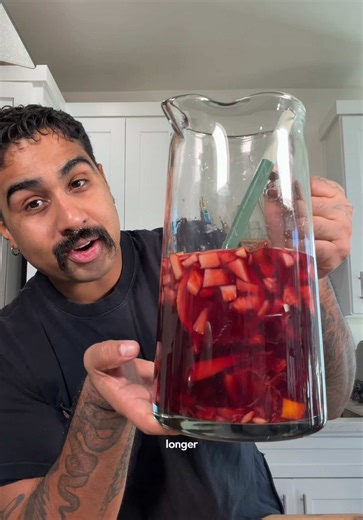 Recipe ⤵️ The perfect batch cocktail for your NYE party is this delicious Sangria 🥂✨🍷 Ingredients: - 1 bottle of a light bodied fruit forward red (I used Pinot noir) - 3 oranges - 2 lemons - 1 cinnamon stick - 6-7 strawberries (diced) - 1 honey crispy or granny smith (diced) - 2-3 tbsp sugar - sparkling water - splash of Cointreau - 1/2 c pomegranate juice Directions: 1. To a large pitcher add a couple slices of orange & lemon, a handful of diced strawberries, Cointreau, sugar, and pomegranate