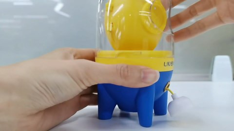 Egg Homogenizer Manual Puller, Egg Spinner for Boiled Golden Eggs, Egg Scrambler in Shell Silicone Shaker Whisk Hand Golden Maker Pull Machine With Drawstring Yolk Mixer, Baking Kitchen Tool