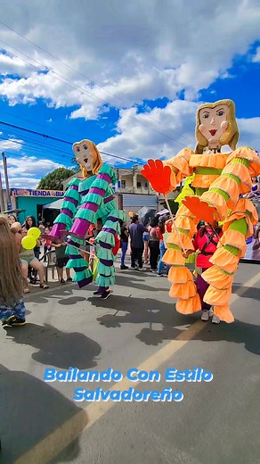 El baile del gigante 👏🕺#reelsvideoシ #reelsviralシfb #love #viral #bailes #virales2024 #humor #foryoupage #JorgeAlfaro #fbreels #viral #ElSalvador #baile #reels #PlazaLibertad #fbreels #viral #Entretenimiento #ElSalvador #elsalvadoresbello #baile #virales2024 #reelsvideoシ #Cachiporristas #belleza #bellezas #baile #ElSalvador #chicas | Bailando con Estilo Salvadoreño