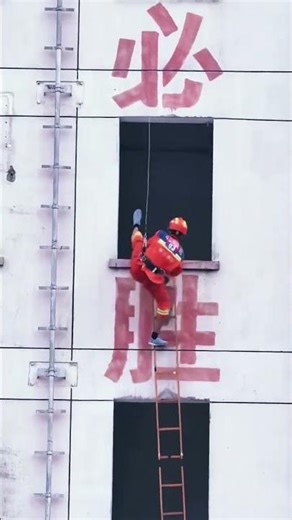 Man Runs With Ladder & Climbs 3 Floors 😱🔥