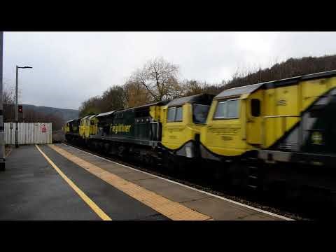 A 6 loco Freightliner convoy passes Grindleford (17/01/26)
