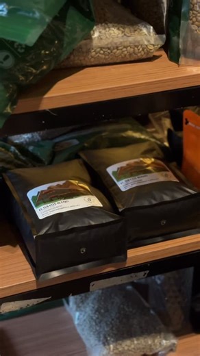 Ottama Coffee Roasters on Instagram: "EL GAYOS - Blend Signature hasil riset yg sangat complicated sekali dari master roaster kami. Dimana paduan yg legit antara Gayo Bukit Sama Natural Process dengan Gayo Sukorame Semi Washed Process, menjadi bukti bahwa kopi dari origin yg bs dikatakan sama dengan proses pascapanen yg berbeda mampu menghadirkan rasa yg kompleks dan memiliki differensiasi rasa khas dr masing2 proses namun bisa ngeblend dalam keselarasan rasa yg bisa berirama dalam sajian espres