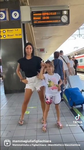 MACCHIETTE E MACCHIETTINE. MAMMA GIULIA FIGLIA CHIARA NUOVA CANZONE 🥳🥳