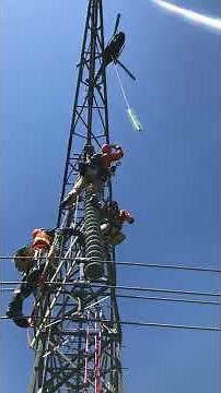 Transmission tower maintenance work using a helicopter
