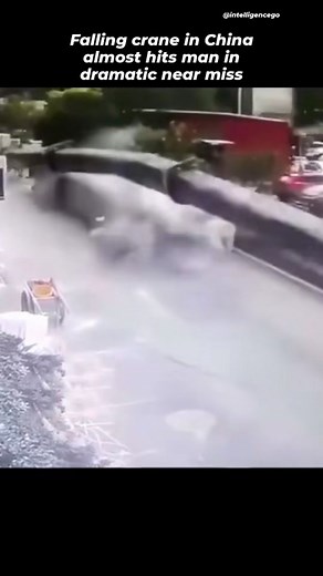 IntelligenceGo on Instagram: "Construction worker escapes a near death experience. April 2025 ◦ Nanjing, Jiangsu province, China #construction #engineering #accident #intelligencego #fyp"