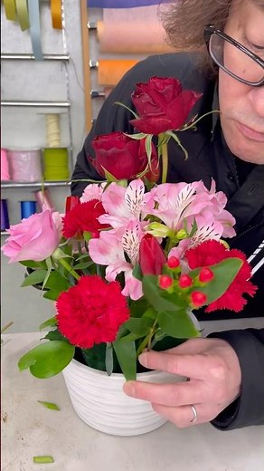 【birthday arrangement made with red and pink flowers】赤とピンクのお花で作る誕生日のお祝いのアレンジ
