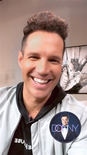 On the show today I had a great conversation with @chrisisaak about his upcoming Christmas tour. He dropped a cool unexpected story about my uncle @donnyosmond, speaking of Christmas music, and was fun to reconnect the dots. Amazing how many small circles there are in showbiz. | David Osmond