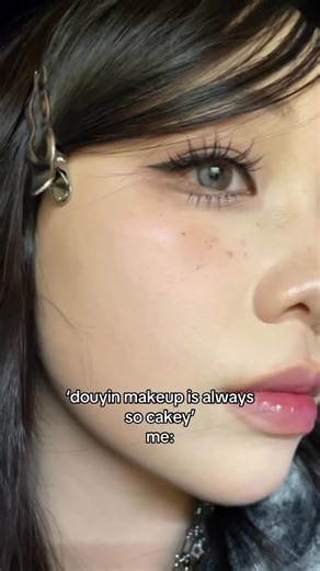 megan joy tay/郑蔚莛/정위주 on Instagram: "we take no cake in skin town >:( tutorial for this hydrated no cake semi-matte base is upppp 💗💗 lenses: @olens_contactlens moonshine dew grey use code ‘meganfeesh10’ for 10% off your olens order🫶🏻 lowkey the grey is supposed to face down but i kinda love the heterochromia look the lenses are giving?? 🤎🩶 #trend #viral #douyinmakeup #makeuptutorial #olens"