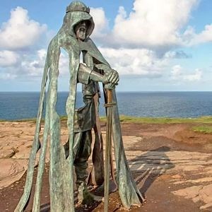 [Hot Item] Custom Life Size Historical Figures Bronze King Arthur Abstract Statue Sculpture