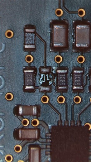 Microscope View: Replacing a SMD Capacitor #shorts #repair #electronic #electronicparts #asmr