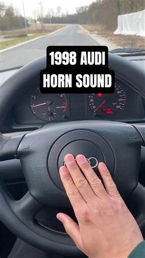 1998 AUDI A4 1.6 START UP & HORN SOUND #catchingcars #audi #carhornsound #shortvideo #audia4b5 #a4