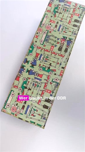 DDR Museum on Instagram: "Hat der eigentlich je eine Nuss geknackt oder war er mehr Deko als Werkzeug? Nussknacker wie dieser Wachsoldat gab es in verschiedenen Größen und Gewändern. Sie entstammen ursprünglich aus der Bergbautradition des Erzgebirges, wurden aber auch gerne republikweit in Heimarbeit gefertigt. In der DDR gehörten die stolzen Figuren zu Weihnachten dazu wie Lametta zum Weihnachtsbaum. Einige dieser Kerlchen gingen sogar auf Reisen über die Grenze, denn auch im Westen waren die 