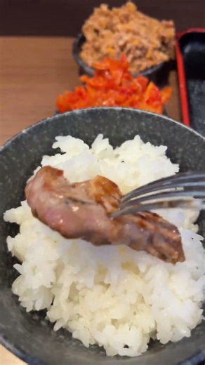 米と肉 サーロインステーキ定食ライスおかず味噌汁おかわり無料で1000円ポッキリ！ #武蔵村山