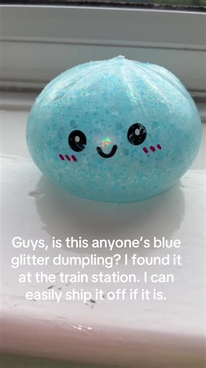 Lacey (@laceythompson375)’s video of glitter