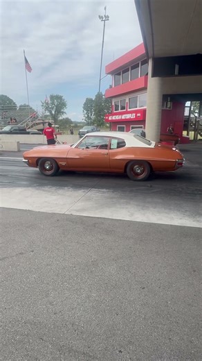 Pure Stock Muscle Car Drag Racing - 31st Annual - Pontiac T37 Burnout