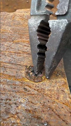 Broken thread and slipping screw extractor easy to remove screw slipping screw extractor