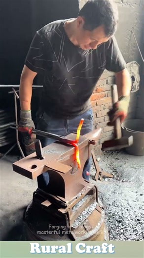 Forging iron tongs: masterful metalworking skill! #craft #forging