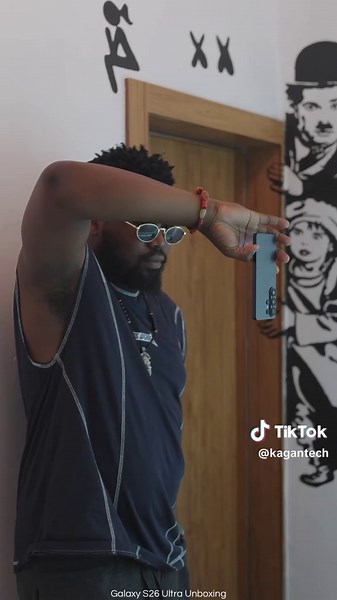 Samsung Galaxy S26 Ultra Unboxing with some Ifatizzy: Ifatizzy 1: Horizontal lock in the camera allows the camera to stay put no matter how you choose to move it. Ifatizzy 2: Privacy display that you can use selectively, for notifications, specific apps or all across your phone. Ifatizzy 3: All the AI inside the brick in your pocket. Literally, all of it. If you can think it, you can achieve it. Full thoughts coming soon… #galaxys26ultra #creatorsearchinsights