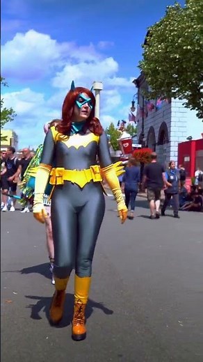 Batgirl from DC Comics Cosplay with @Imagine.the.fire at ‪@hollywoodingermany‬