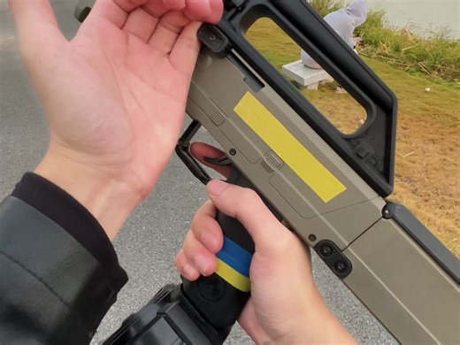 fmg9折叠枪第一视角