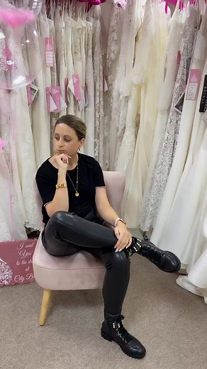 Turning princess 👸🏼 #disneyprincess #martinaliana #martinalianabride #weddingdresses #changechallenge #weddingdress #weddinginspo #2021bride #bride