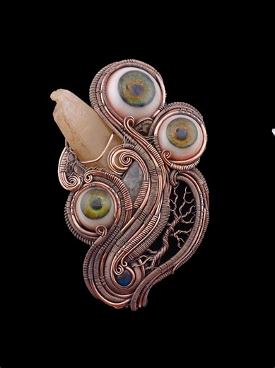 Creating Stunning Wire Wrapped Art for Wooden Signs