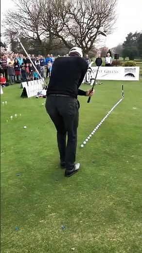 Amazing ambidextrous golf trick shot!