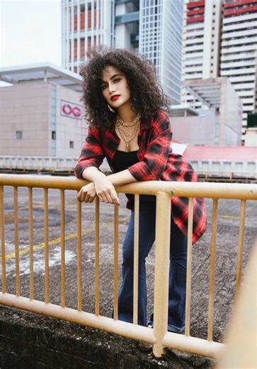 Simple Photo Pose Ideas for Girls