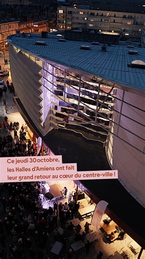 [ Les Halles d'Amiens 🥕🍽️🎶 ] La fête continue ce soir, samedi toute la journée et dimanche midi ! Hier soir vous étiez des milliers à découvrir les nouvelles halles gourmandes composées d'un espace marché pour faire ses courses et d'un espace traiteur avec dégustation sur place et animations. Et ce n'est pas fini ! Profitez de 3 jours de fête : 🎙️ ce soir de 18h30 à 23h (concert, DJ Set et carbonade flamande géante) 🎃 samedi 1er novembre de 11h à 23h (animations familiales spéciale Hallowee