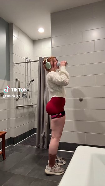 ShiRiri (@shiriri13)’s videos with nhạc nền - Adam prints