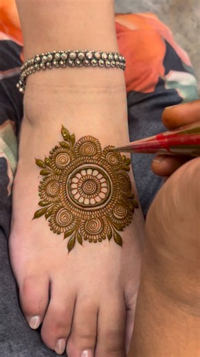 Kp Mehandi Art ( Kamal Prajapati) on Instagram: "feet mehandi Design tutorial 🦚 #feetmehndi #kpmehandiart #mehendiartist"