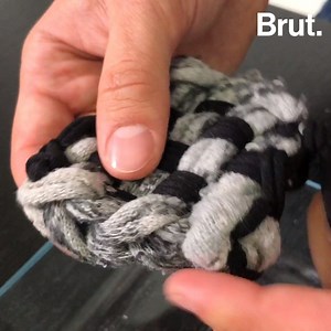 4M views · 7.8K reactions | Tuto : Comment fabriquer des éponges zéro déchet Initiation au tawashi, une alternative 100 % récup' qui permet de recycler des vêtements usagés, avec La Maison du Zéro Déchet. | Brut nature FR | Facebook