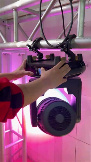 Light Up Outdoor Stages with 7x60W Bee Eye Zoom Halo Moving Head