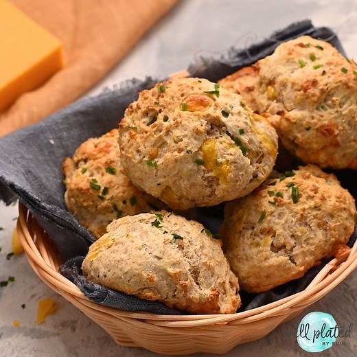 10K views · 40 reactions | The BEST quick and easy Drop Biscuits! They're FLUFFY, buttery, and are ready in just 30 minutes! RECIPE HERE: https://www.wellplated.com/easy-drop-biscuits/ | Well Plated | Facebook