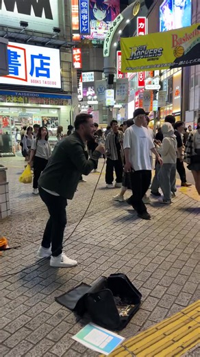 Tokyo'da Kürtçe Sokak Müziği — Japonya'da Canlı Performans